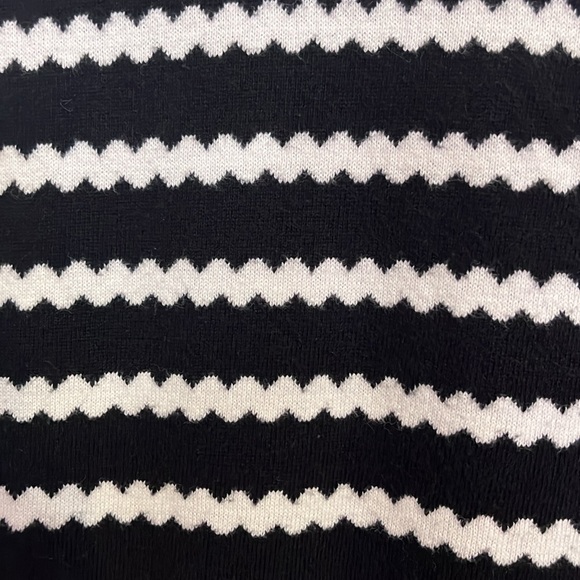 Worthington Black and White Wavy/Squiggly Stripe Batwing Sweater in 2X - Picture 10 of 11